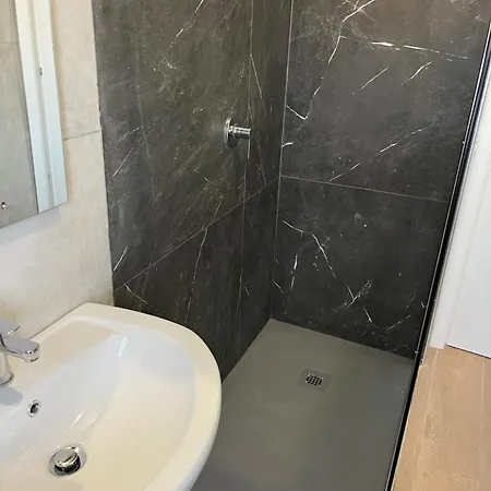 ゲストハウス Airport Self Check-in ベルガモ