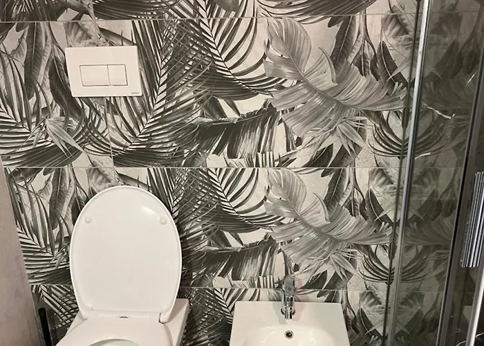 Airport Self Check-in בית הארחה *