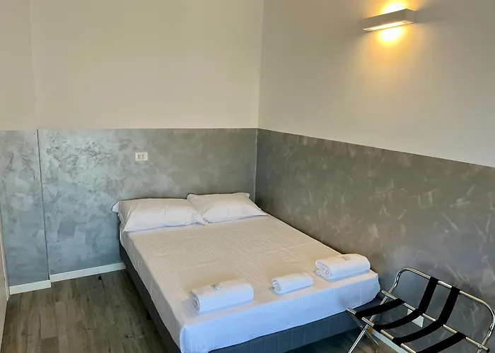 Airport Self Check-in בית הארחה