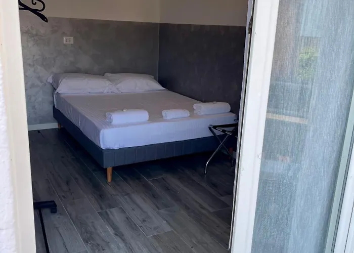 Airport Self Check-in בית הארחה